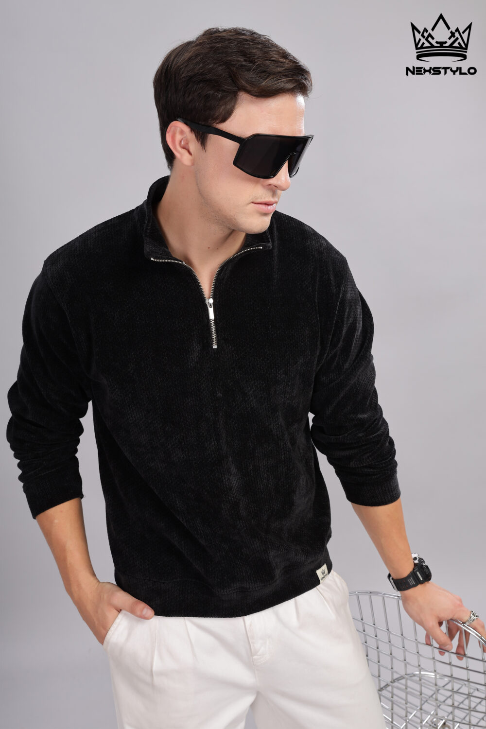 High neck  Black t-shirt - Image 5